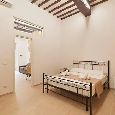 Apartment Garibaldi - Prime Location 1-bedroom Near Universita Per Stranieri *
