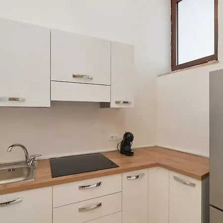 Apartment Garibaldi - Prime Location 1-bedroom Near Universita Per Stranieri