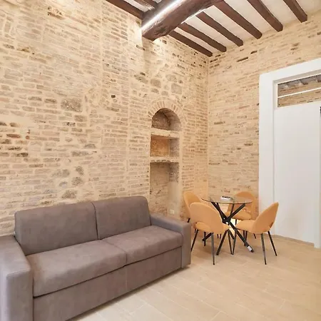 Garibaldi - Prime Location 1-bedroom Near Universita Per Stranieri