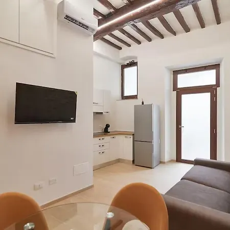 Apartment Garibaldi - Prime Location 1-bedroom Near Universita Per Stranieri