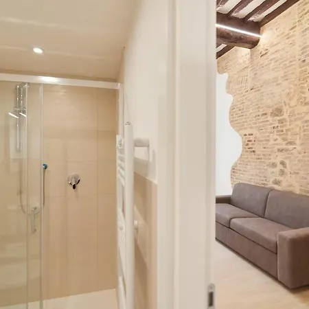 Garibaldi - Prime Location 1-bedroom Near Universita Per Stranieri *