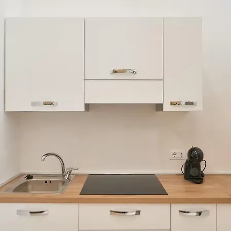 Garibaldi - Prime Location 1-bedroom Near Universita Per Stranieri Apartment *