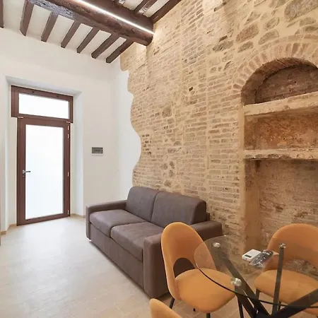 Garibaldi - Prime Location 1-bedroom Near Universita Per Stranieri